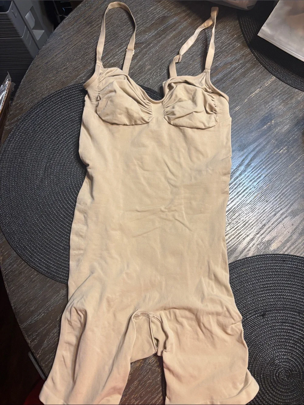 SKIMS mica 2x seamless Sculpting mid thigh shortie bodysuit (smokers)